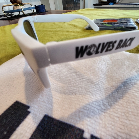 - 🏀 Timberwolves Playoff Pack – XL Tees + Game Gear 2024 Event - Picture 8 of 11